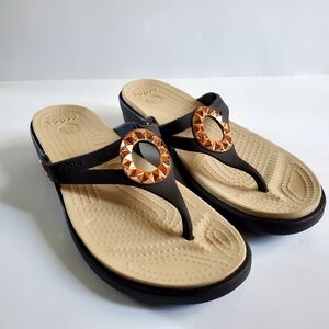 CROCS Black and Tan Sandals with Thong Design Size 6